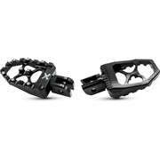 Black M8 Softail evollution pegs with secure traction for your motorcycle riding style