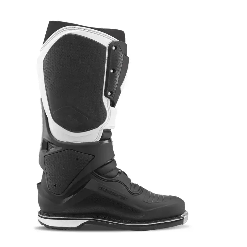 Sg22 Boots Black/White Sz 10 - GAERNE