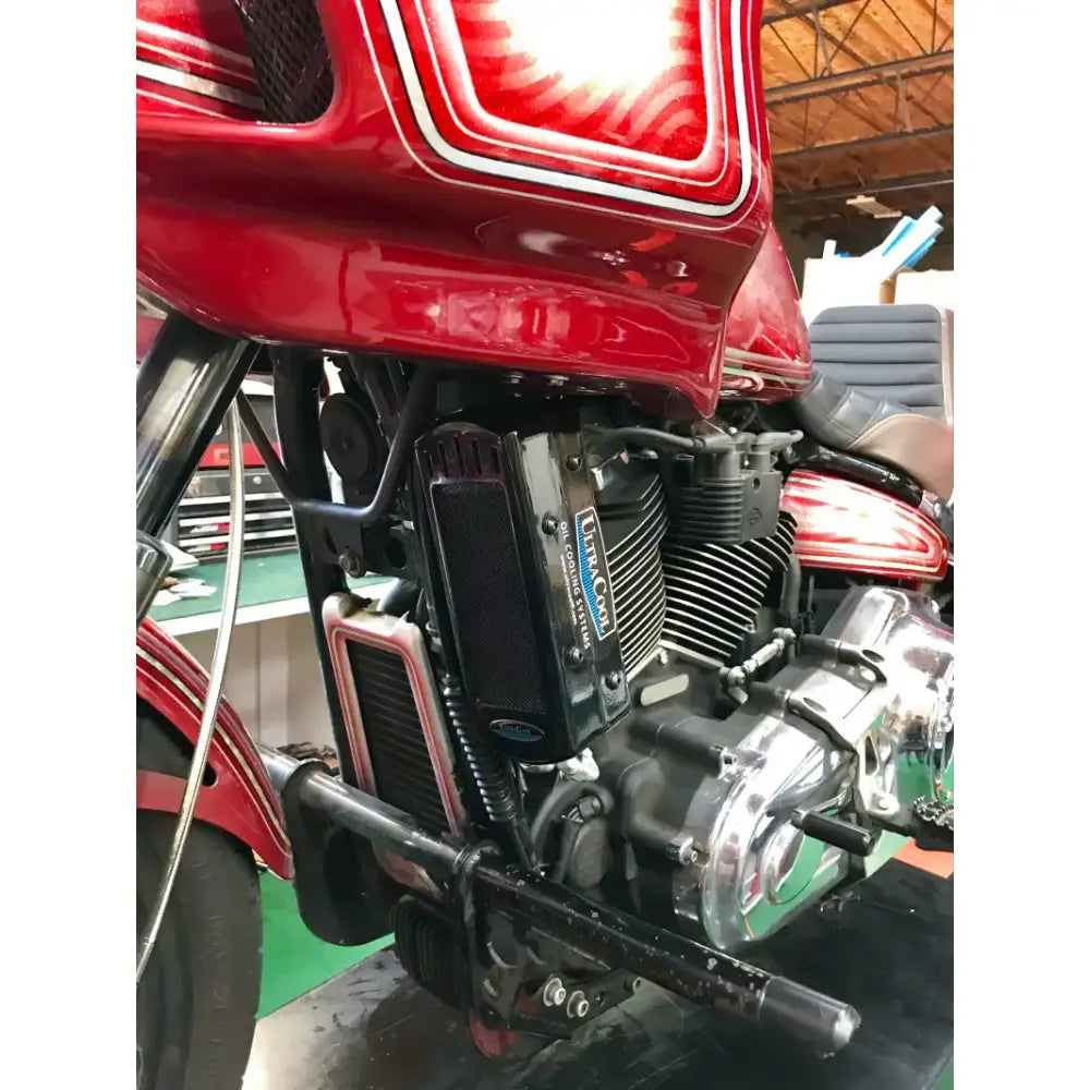 Side Mount Oil Cooler M8 Softail `17 23  Gloss Blk 