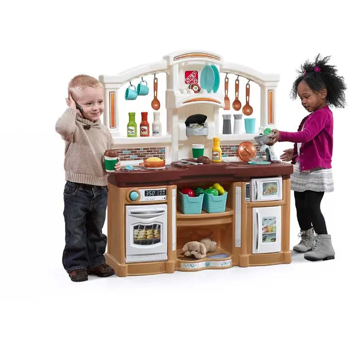 STEP2 488599 Fun with Friends Kitchen play kitchen