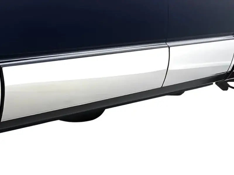 Chrome side molding on dark blue vehicle with T3059-304M ICI rocker panels