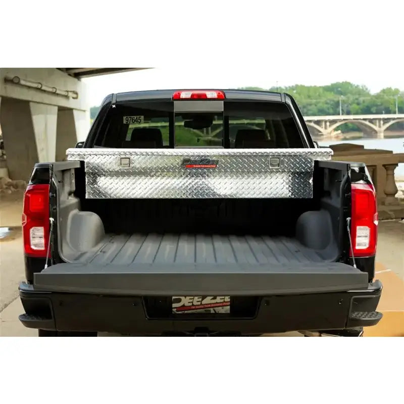 Tool Box Crossover Low Profile; Single Lid; Diamond Tread; Silver; Aluminum; 69-3/4 Inch Length x 20 Width 12.2 Height;