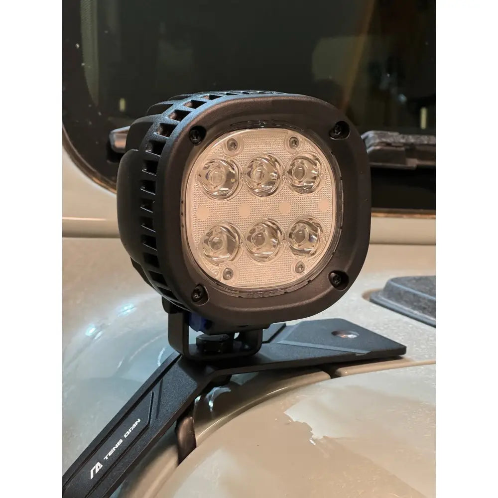 Tyri OFF-ROA Limited Lifetime Warranty Work Light CLK-106-1 - 1010-4000 12V Nar Symmeric