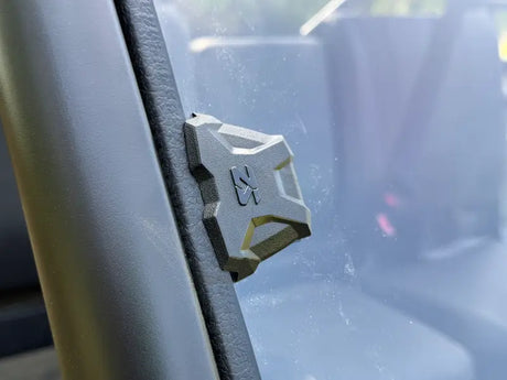 Versa Vented Windshield Hard Coated - SEIZMIK