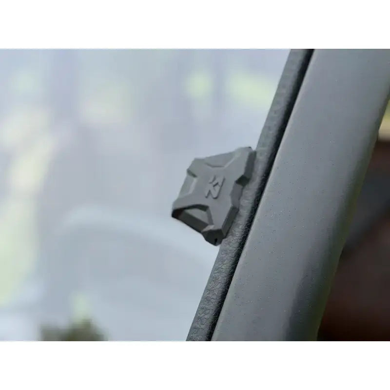 Versa Vented Windshield Hard Coated - SEIZMIK