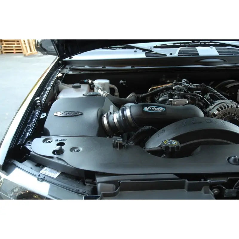Volant 15760 Volant 05-08 Chevrolet Trailblazer 5.3 V8 Pro5 Closed Box Air Intake System