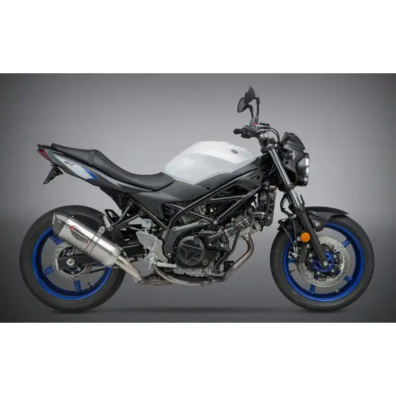 White and black Suzuki motorcycle with Yoshimura 11670BM521 Street Alpha exhaust montaje